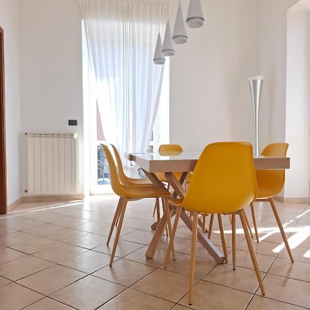 La Terrazza Apartment,A 50 Mt Dal Mare Вараце Екстериор снимка