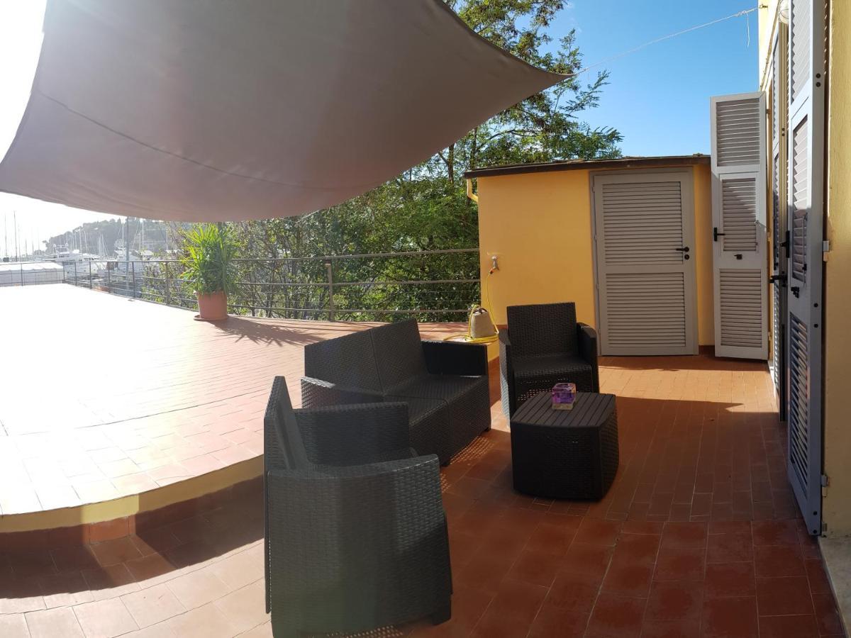La Terrazza Apartment,A 50 Mt Dal Mare Вараце Екстериор снимка