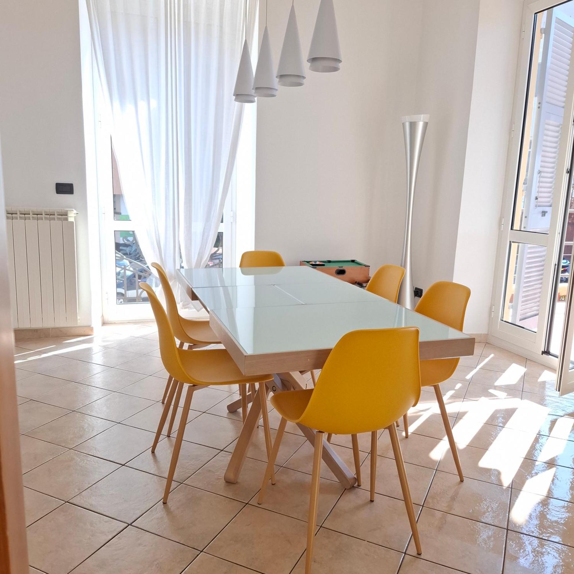 La Terrazza Apartment,A 50 Mt Dal Mare Вараце Екстериор снимка